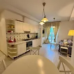 Apartment Le Casette Sul Mare - 15a Alassio