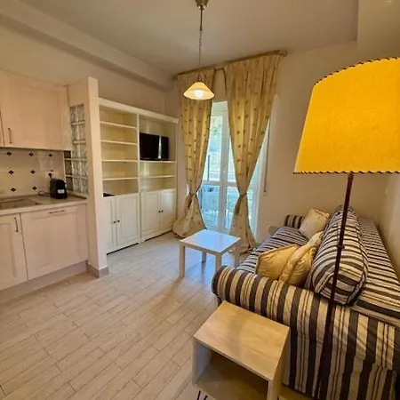 Apartment Le Casette Sul Mare - 15a Alassio